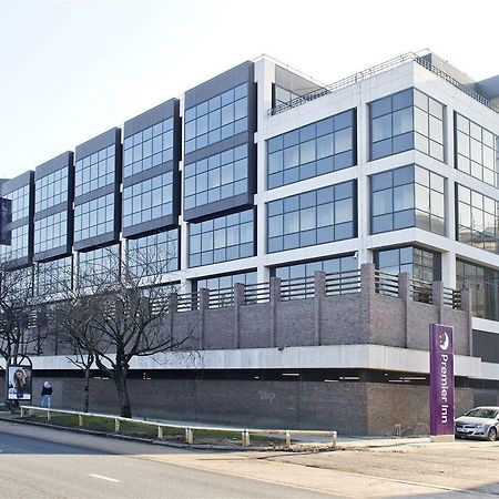Premier Inn London Chiswick Экстерьер фото