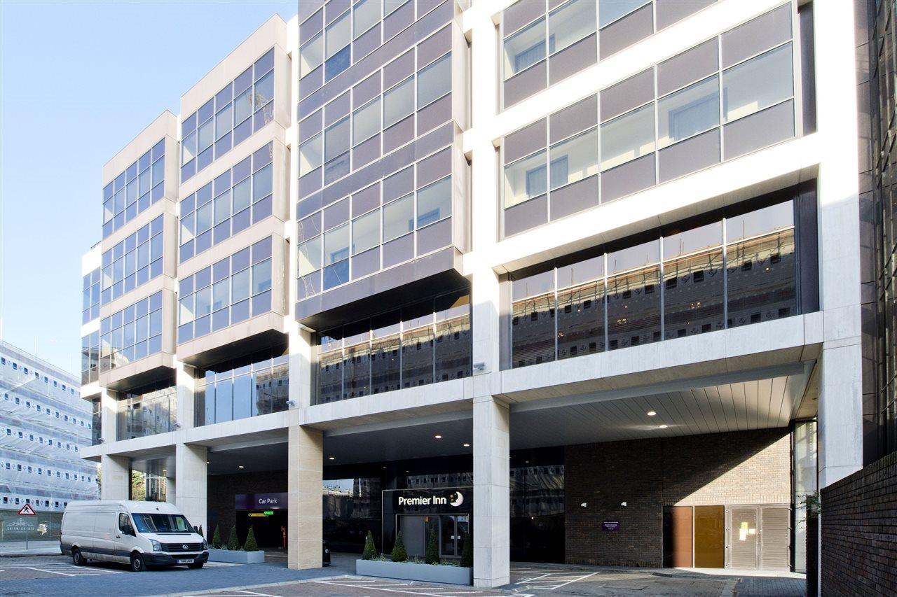 Premier Inn London Chiswick Экстерьер фото