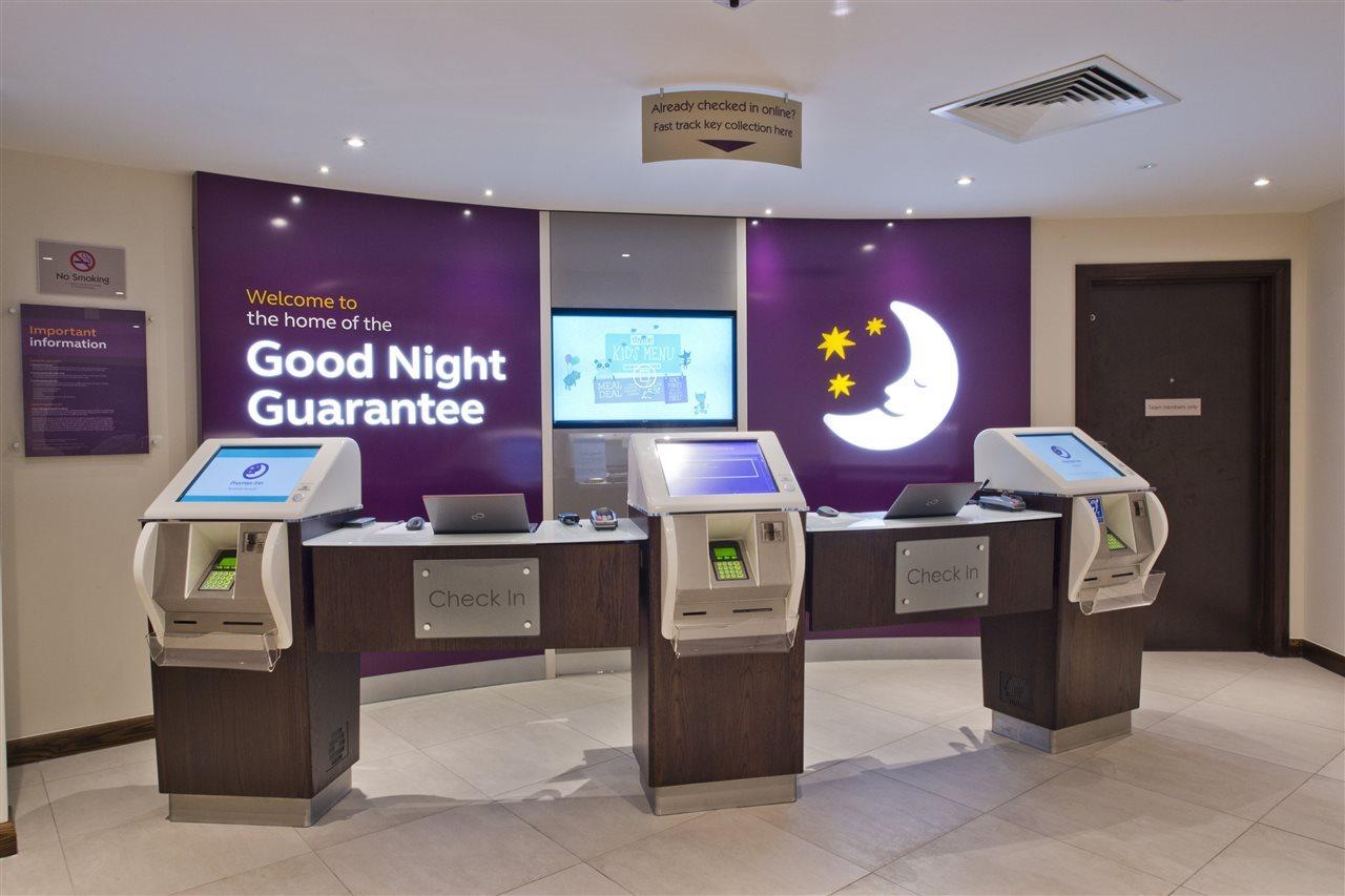 Premier Inn London Chiswick Экстерьер фото