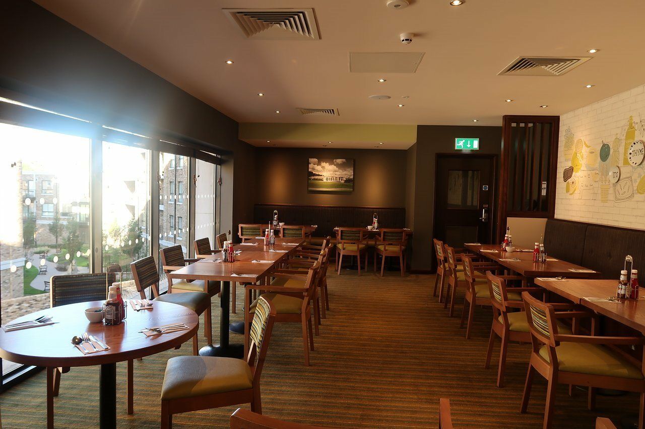 Premier Inn London Chiswick Экстерьер фото